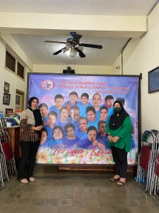 Bersama kepala Wisma Tuna Ganda Palsigunung