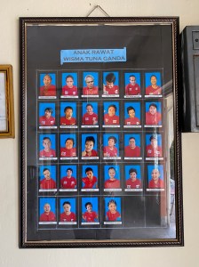 Foto penghuni panti. Datang dan pergi, tapi mayoritas pergi karena meninggal dunia. 